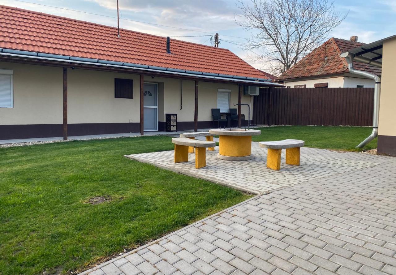 Dio Vendeghaz Villa Mezokovesd Exterior photo